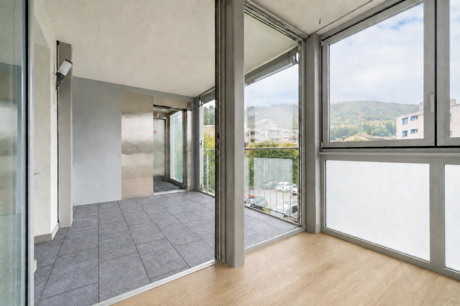 Loggia und Balkon mit Aussicht